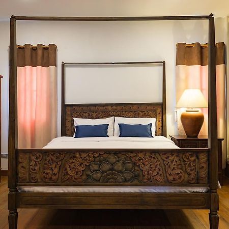 Artisan'S Antique House - Silom Villa Bangkok Buitenkant foto